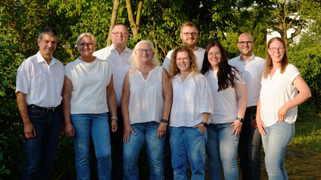 Die Vorstandschaft des Musikvereins Löchgau aus neun Mitgliedern