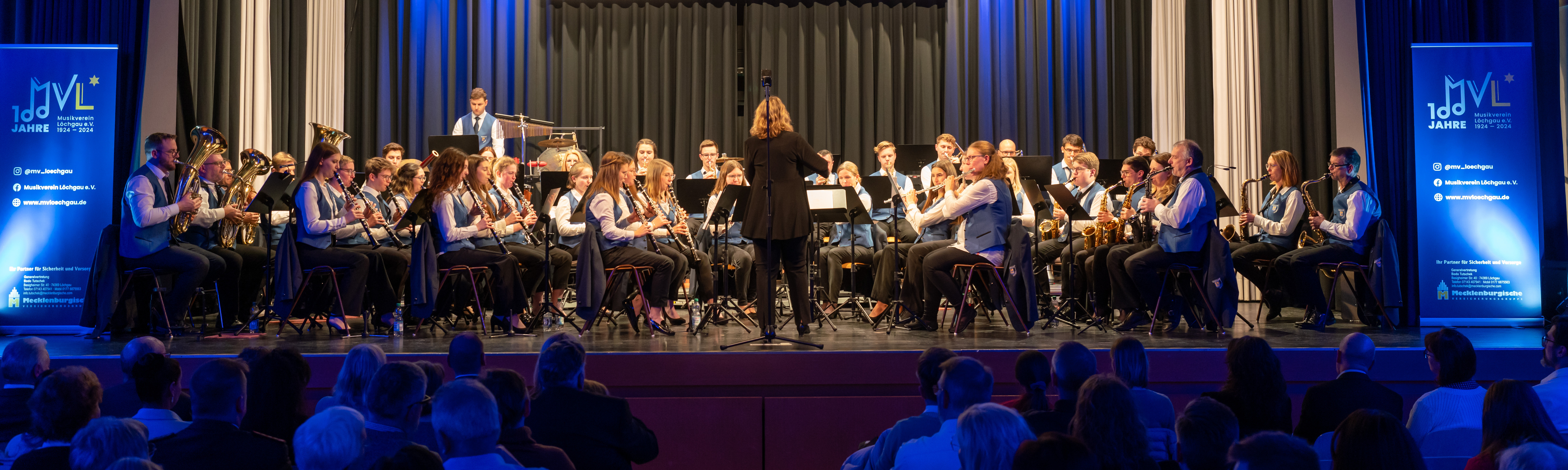 Das Blasorchester auf dem Kelterplatz in Besigheim