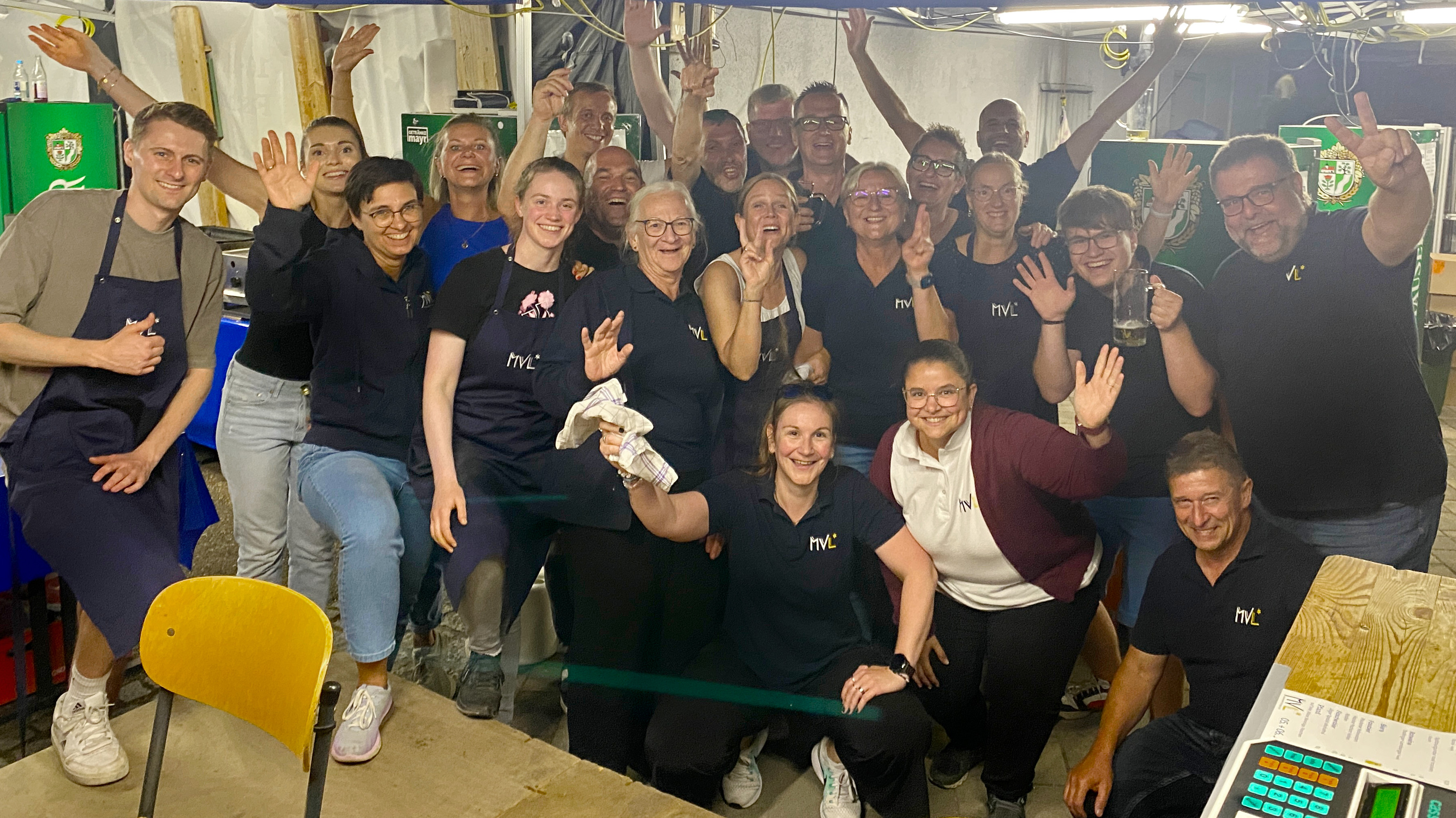 Die Bläserklasse am proben mit Dirigentin Andrea Högler in der Schule Löchgau