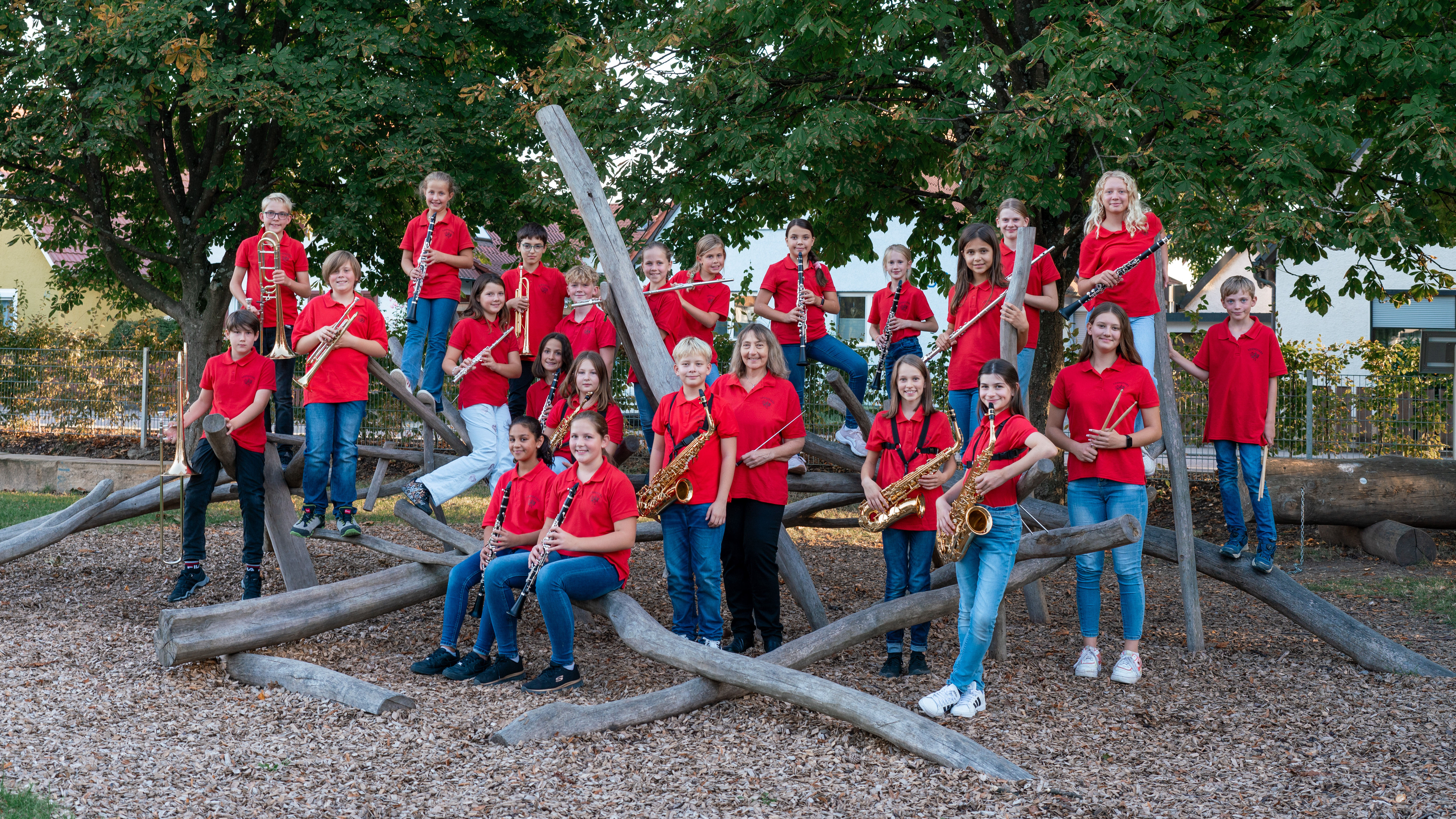 Die Youngsters im Kletterpark auf dem Schulhof in Löchgau